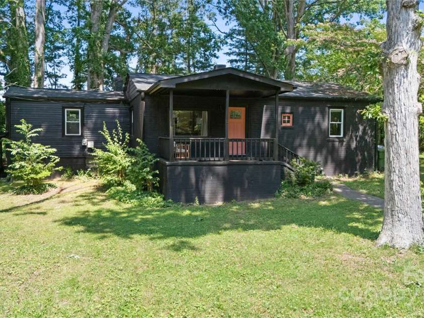 17 Springdale Avenue, Asheville, NC 28803.  MLS# CAR4261466, YatesRealty ID 15949. 