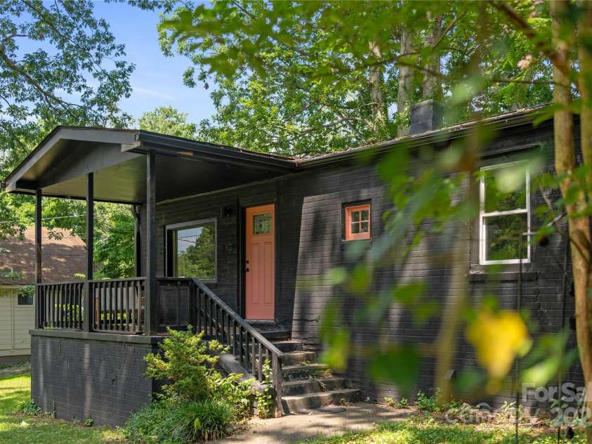 17 Springdale Avenue, Asheville, NC 28803.  MLS# CAR4261466, YatesRealty ID 15949. 