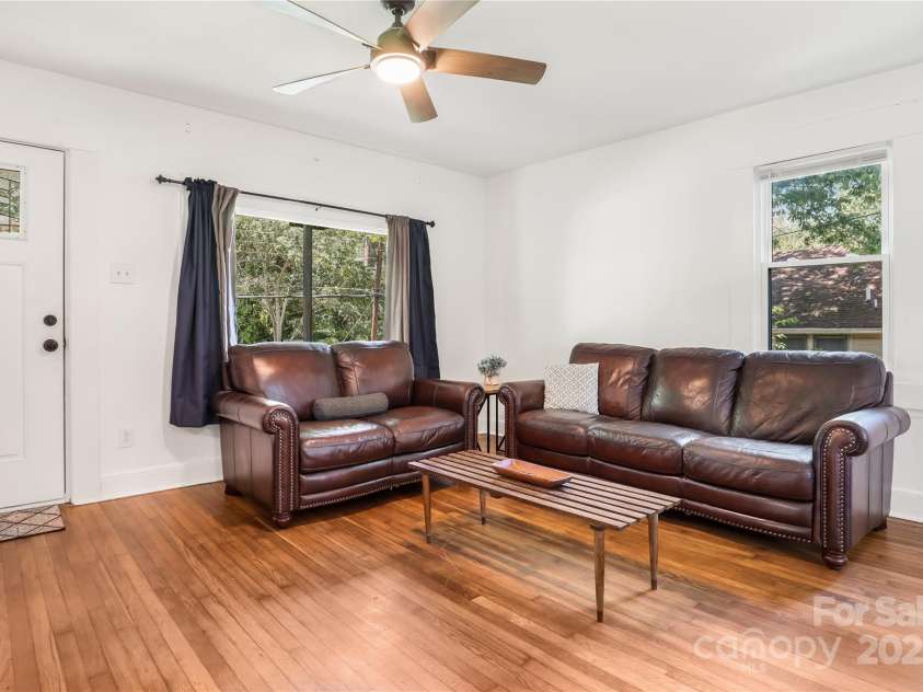 17 Springdale Avenue, Asheville, NC 28803.  MLS# CAR4261466, YatesRealty ID 15949. 