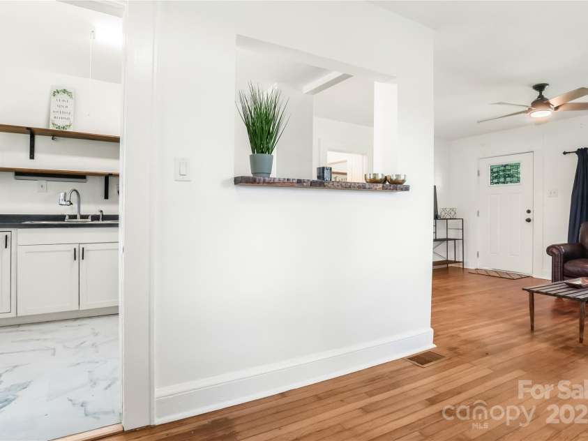 17 Springdale Avenue, Asheville, NC 28803.  MLS# CAR4261466, YatesRealty ID 15949. 