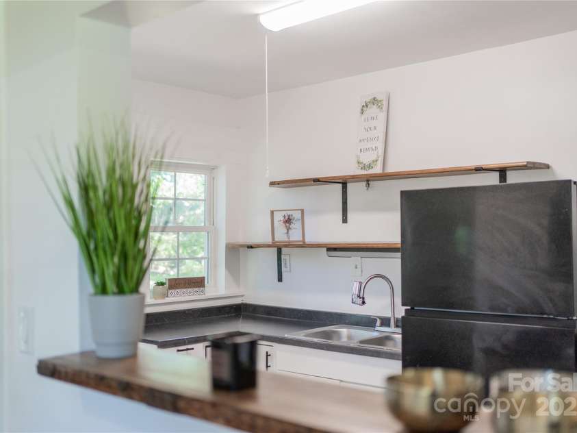 17 Springdale Avenue, Asheville, NC 28803.  MLS# CAR4261466, YatesRealty ID 15949. 