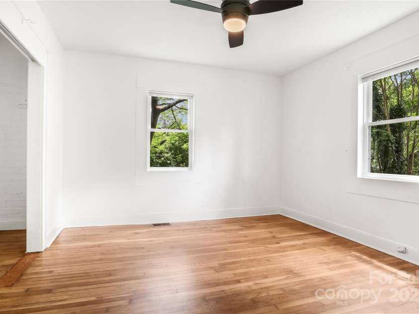 17 Springdale Avenue, Asheville, NC 28803.  MLS# CAR4261466, YatesRealty ID 15949. 