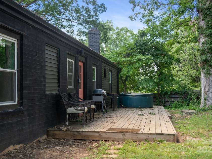 17 Springdale Avenue, Asheville, NC 28803.  MLS# CAR4261466, YatesRealty ID 15949. 