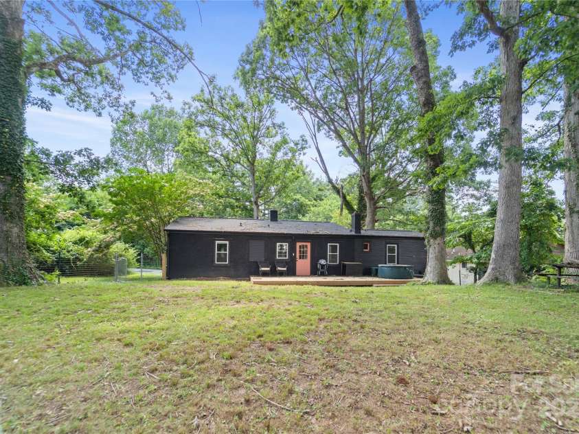 17 Springdale Avenue, Asheville, NC 28803.  MLS# CAR4261466, YatesRealty ID 15949. 