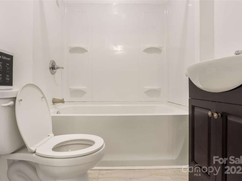 17 Springdale Avenue, Asheville, NC 28803.  MLS# CAR4261466, YatesRealty ID 15949. Full hall bath conveniently located near bedrooms