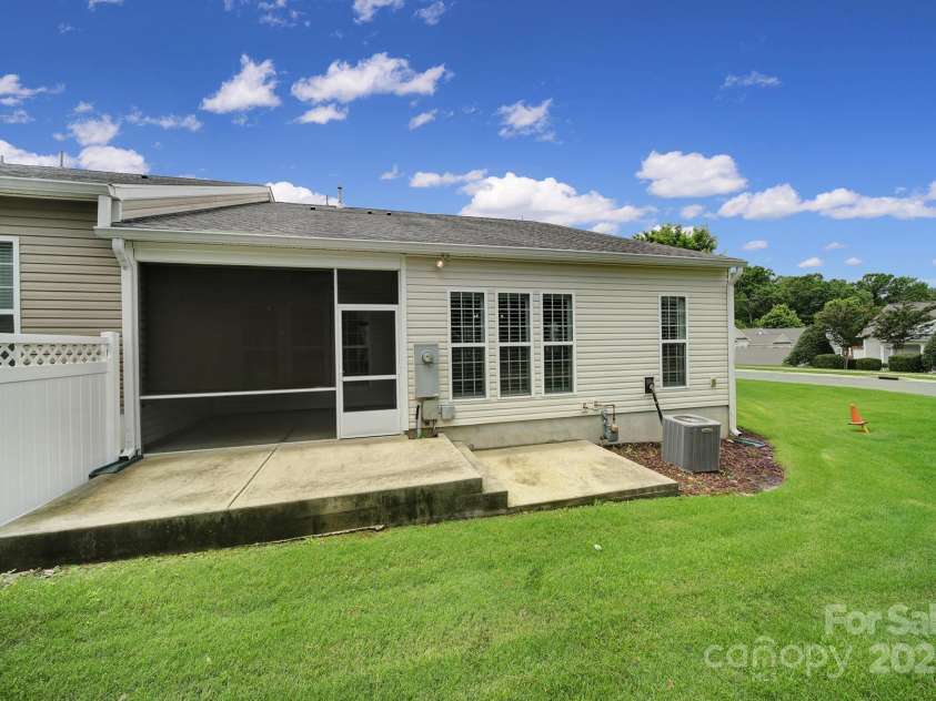 9020 Smokey Hill Lane, Fort Mill, SC 29707.  MLS# CAR4264813, YatesRealty ID 15950. 