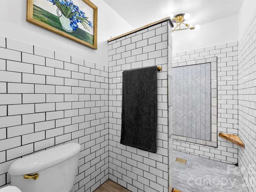 7901 McConnell Road, Denver, NC 28037.  MLS# CAR4342514, YatesRealty ID 15952. Primary Bath