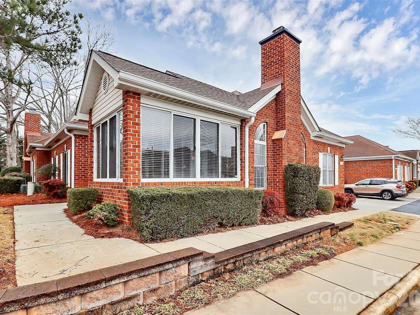 8684 Windsor Ridge Drive, Charlotte, NC 28277.  MLS# CAR4342954, YatesRealty ID 15954. 