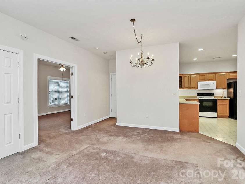 8684 Windsor Ridge Drive, Charlotte, NC 28277.  MLS# CAR4342954, YatesRealty ID 15954. 
