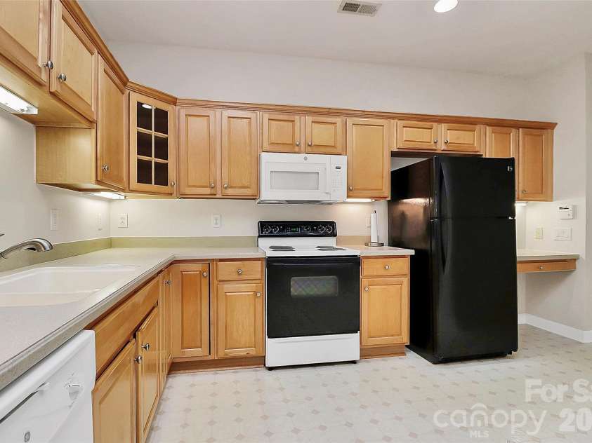 8684 Windsor Ridge Drive, Charlotte, NC 28277.  MLS# CAR4342954, YatesRealty ID 15954. 