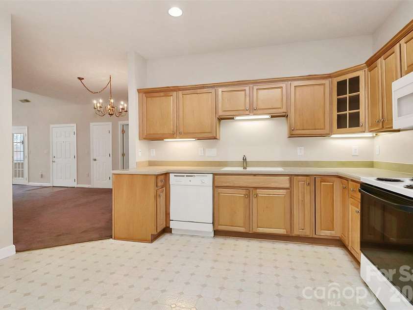 8684 Windsor Ridge Drive, Charlotte, NC 28277.  MLS# CAR4342954, YatesRealty ID 15954. 