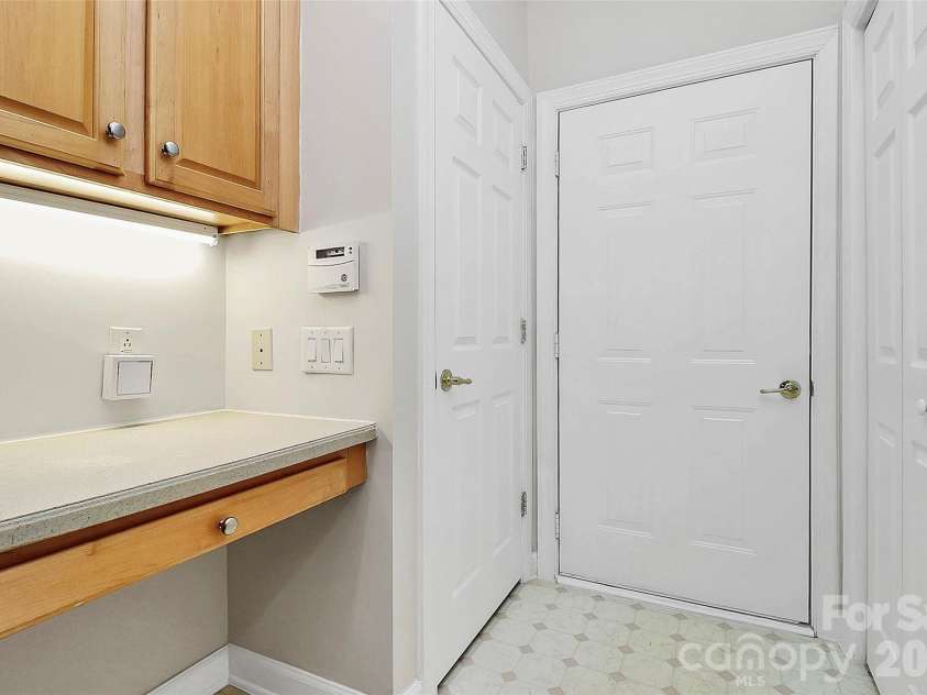 8684 Windsor Ridge Drive, Charlotte, NC 28277.  MLS# CAR4342954, YatesRealty ID 15954. 