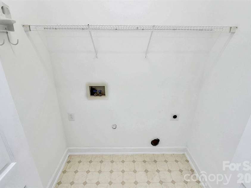8684 Windsor Ridge Drive, Charlotte, NC 28277.  MLS# CAR4342954, YatesRealty ID 15954. 