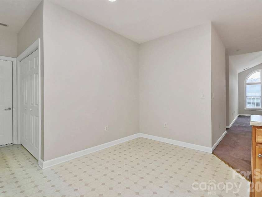 8684 Windsor Ridge Drive, Charlotte, NC 28277.  MLS# CAR4342954, YatesRealty ID 15954. 