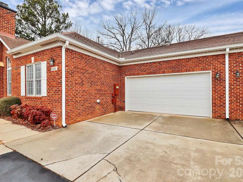 8684 Windsor Ridge Drive, Charlotte, NC 28277.  MLS# CAR4342954, YatesRealty ID 15954. 