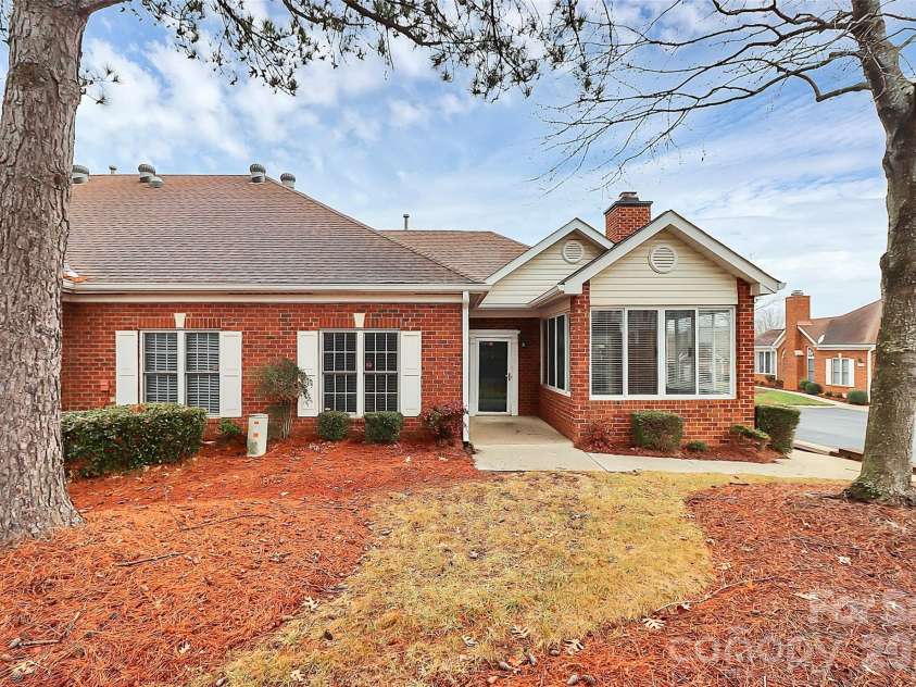 8684 Windsor Ridge Drive, Charlotte, NC 28277.  MLS# CAR4342954, YatesRealty ID 15954. 