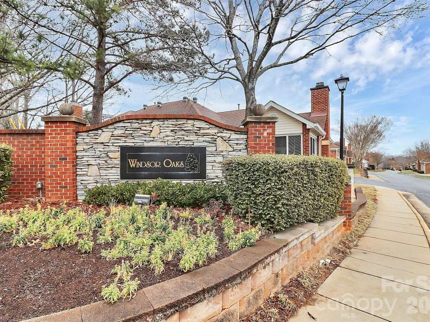 8684 Windsor Ridge Drive, Charlotte, NC 28277.  MLS# CAR4342954, YatesRealty ID 15954. 