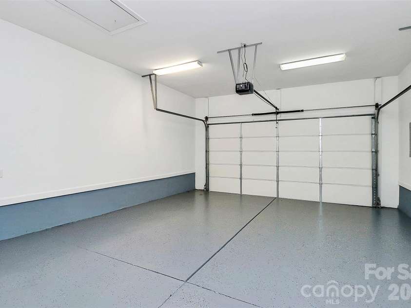 8684 Windsor Ridge Drive, Charlotte, NC 28277.  MLS# CAR4342954, YatesRealty ID 15954. Garage View