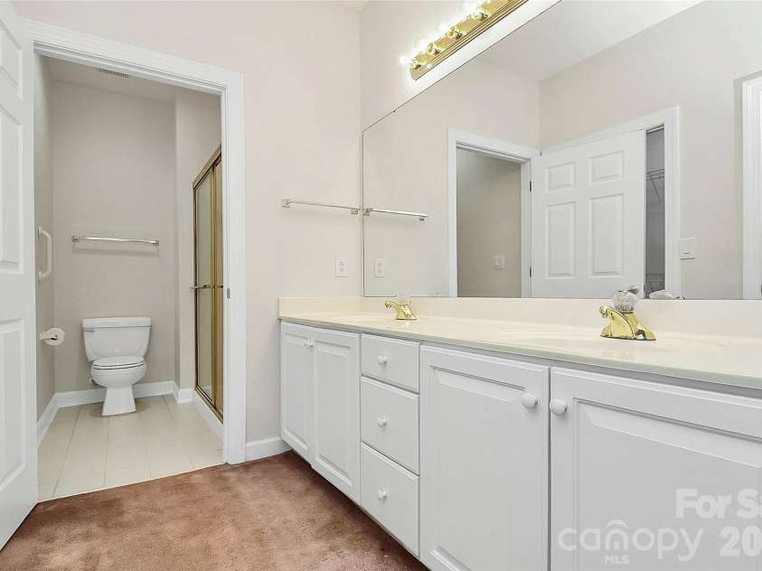 8684 Windsor Ridge Drive, Charlotte, NC 28277.  MLS# CAR4342954, YatesRealty ID 15954. Primary Bathroom