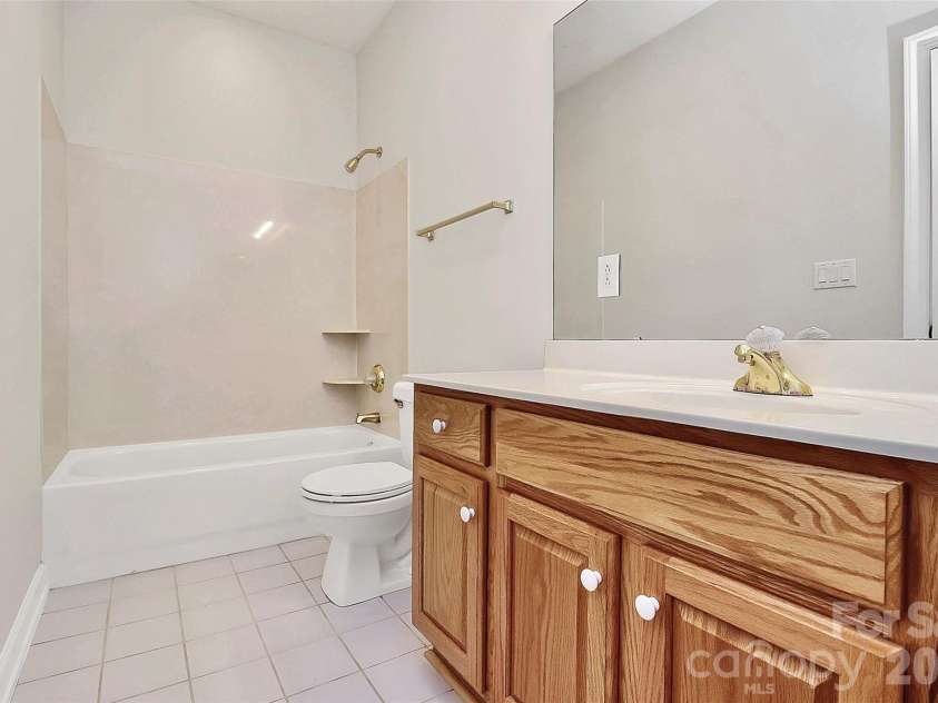 8684 Windsor Ridge Drive, Charlotte, NC 28277.  MLS# CAR4342954, YatesRealty ID 15954. Secondary Bathroom