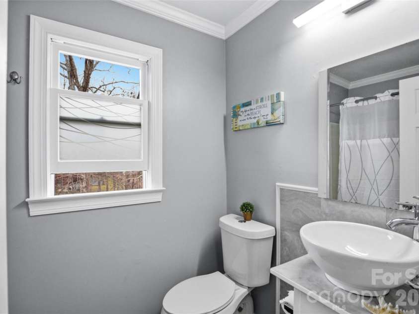 2316 Wineberry Court, Matthews, NC 28105.  MLS# CAR4346010, YatesRealty ID 15955. 