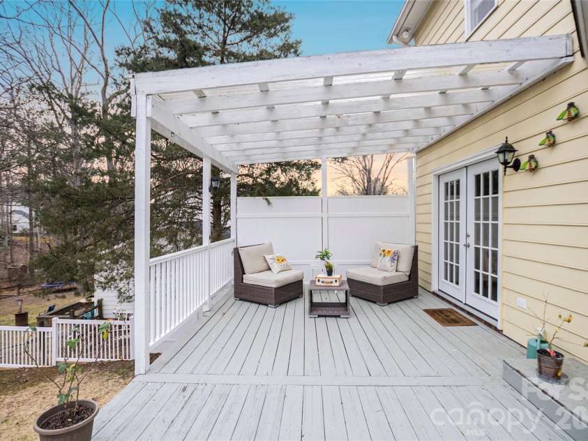 2316 Wineberry Court, Matthews, NC 28105.  MLS# CAR4346010, YatesRealty ID 15955. 