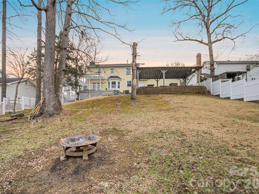 2316 Wineberry Court, Matthews, NC 28105.  MLS# CAR4346010, YatesRealty ID 15955. 