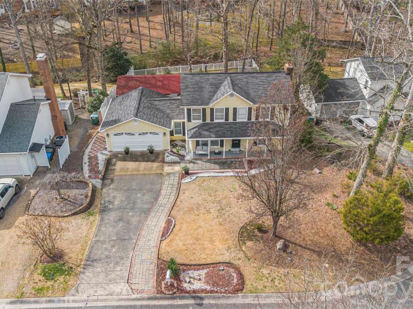 2316 Wineberry Court, Matthews, NC 28105.  MLS# CAR4346010, YatesRealty ID 15955. 