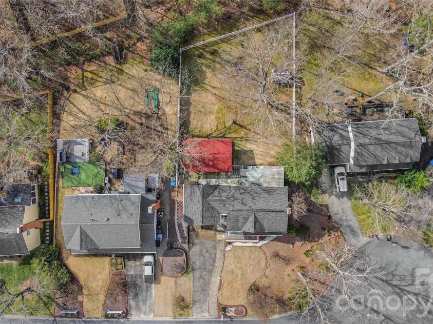 2316 Wineberry Court, Matthews, NC 28105.  MLS# CAR4346010, YatesRealty ID 15955. 