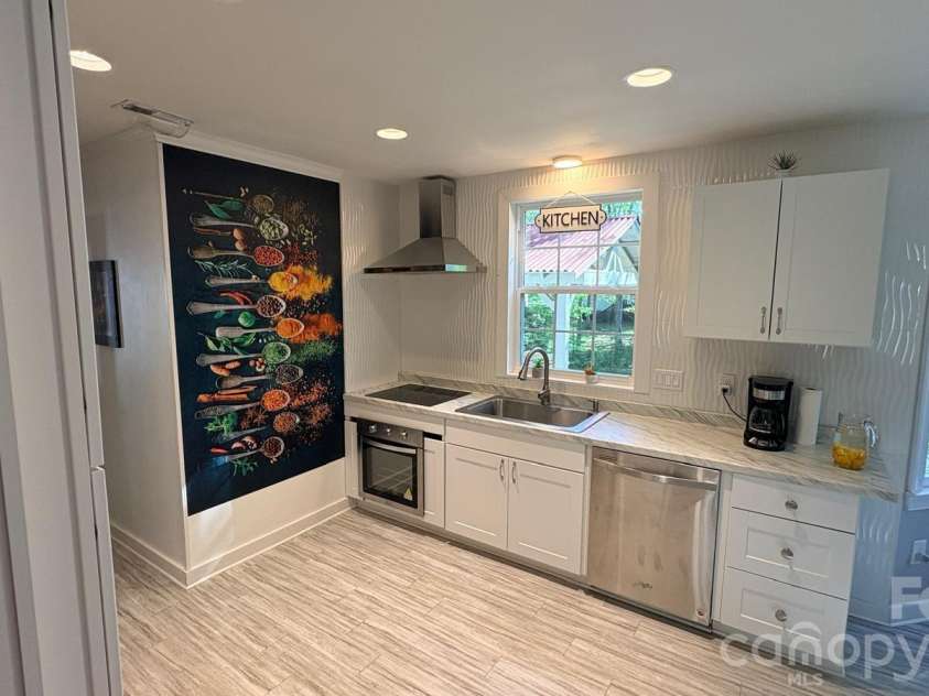 2316 Wineberry Court, Matthews, NC 28105.  MLS# CAR4346010, YatesRealty ID 15955. 