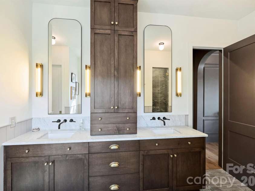 1521 Reflection Pointe Boulevard, Belmont, NC 28012.  MLS# CAR4346556, YatesRealty ID 15956. Dual Vanity - Primary