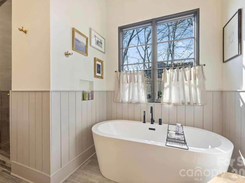 1521 Reflection Pointe Boulevard, Belmont, NC 28012.  MLS# CAR4346556, YatesRealty ID 15956. Soaking Tub - Primary