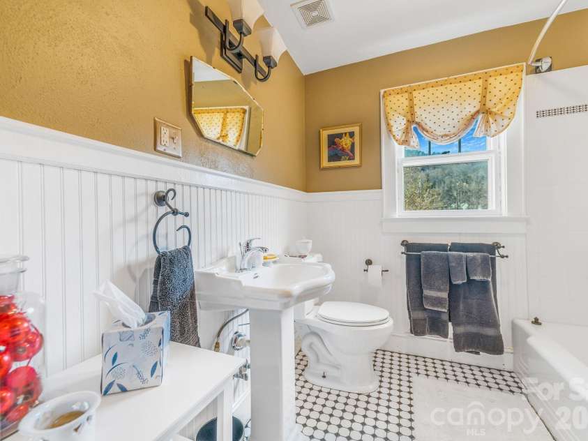 22 Mountain Spring Lane, Canton, NC 28716.  MLS# CAR4346093, YatesRealty ID 15957. Full bathroom