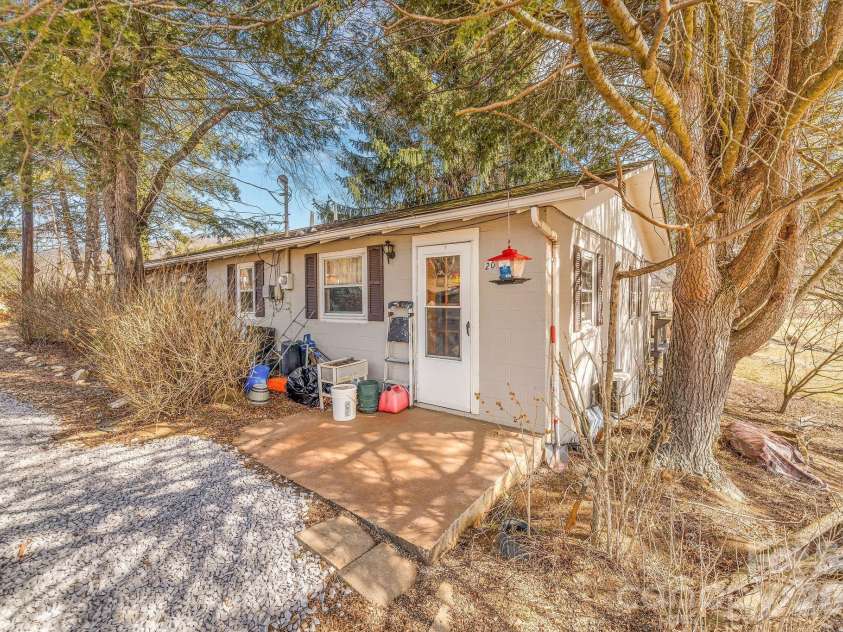 22 Mountain Spring Lane, Canton, NC 28716.  MLS# CAR4346093, YatesRealty ID 15957. One-bedroom apartment attached to two-car garage