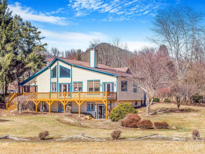 22 Mountain Spring Lane, Canton, NC 28716.  MLS# CAR4346093, YatesRealty ID 15957. Welcome home to 22 Mountain Spring Lane