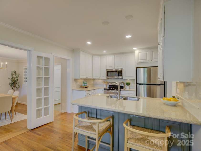 1069 Sedgefield Road, Charlotte, NC 28209.  MLS# CAR4256096, YatesRealty ID 15958. 