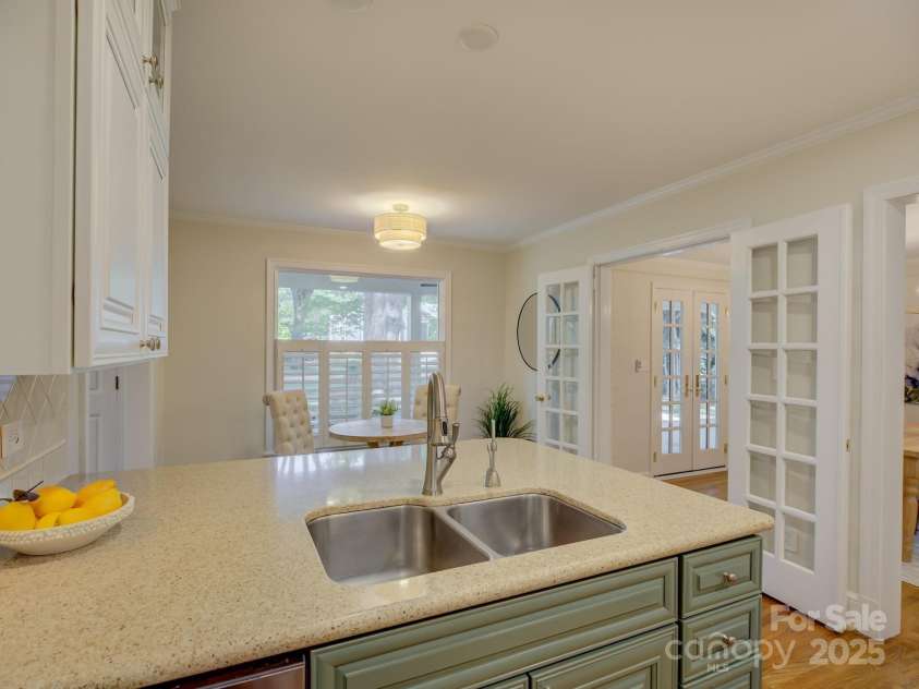 1069 Sedgefield Road, Charlotte, NC 28209.  MLS# CAR4256096, YatesRealty ID 15958. 