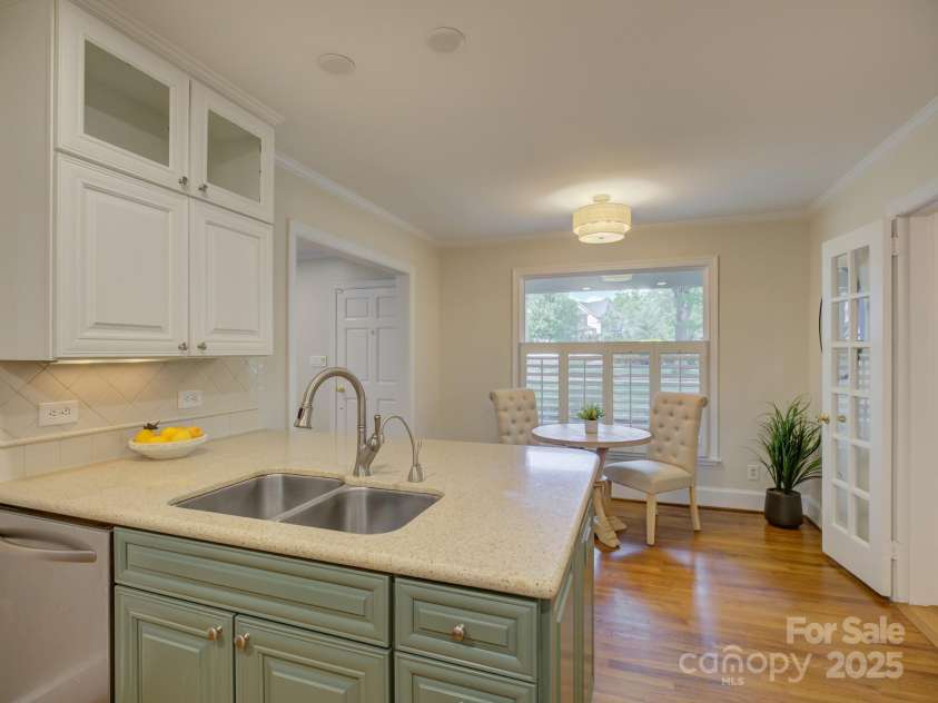1069 Sedgefield Road, Charlotte, NC 28209.  MLS# CAR4256096, YatesRealty ID 15958. 