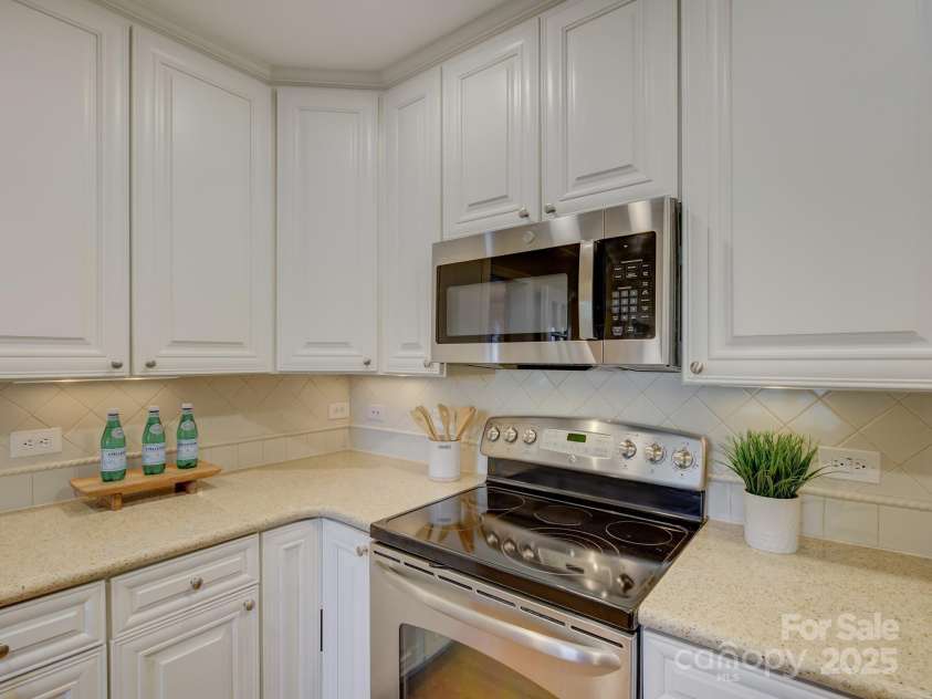 1069 Sedgefield Road, Charlotte, NC 28209.  MLS# CAR4256096, YatesRealty ID 15958. 