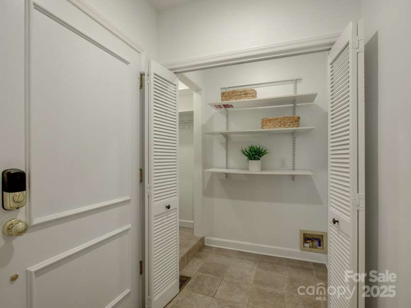 1069 Sedgefield Road, Charlotte, NC 28209.  MLS# CAR4256096, YatesRealty ID 15958. 