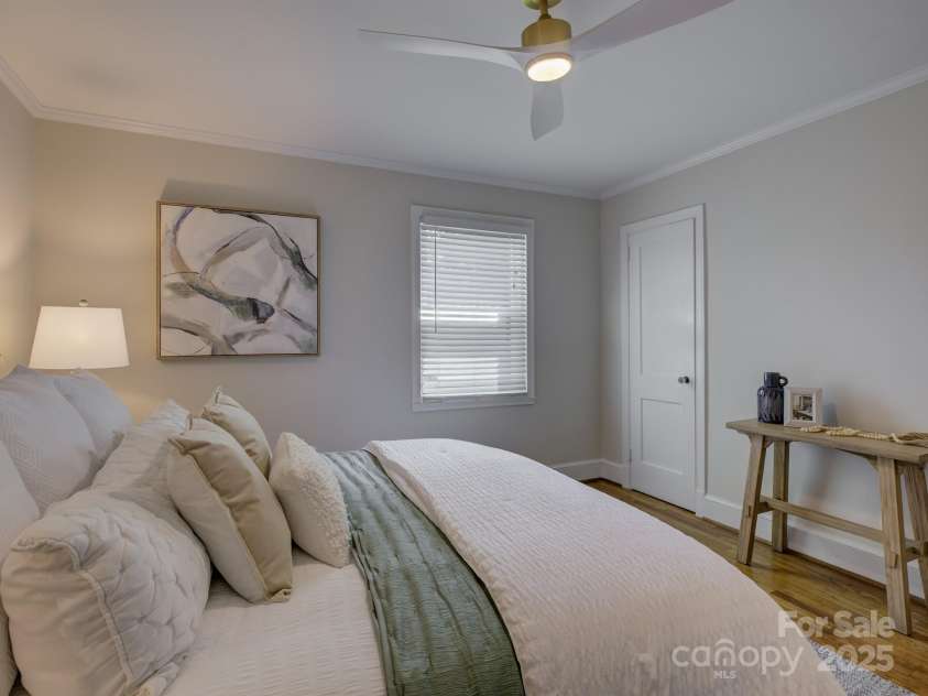 1069 Sedgefield Road, Charlotte, NC 28209.  MLS# CAR4256096, YatesRealty ID 15958. 