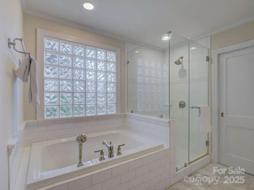 1069 Sedgefield Road, Charlotte, NC 28209.  MLS# CAR4256096, YatesRealty ID 15958. 