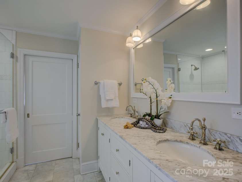 1069 Sedgefield Road, Charlotte, NC 28209.  MLS# CAR4256096, YatesRealty ID 15958. 