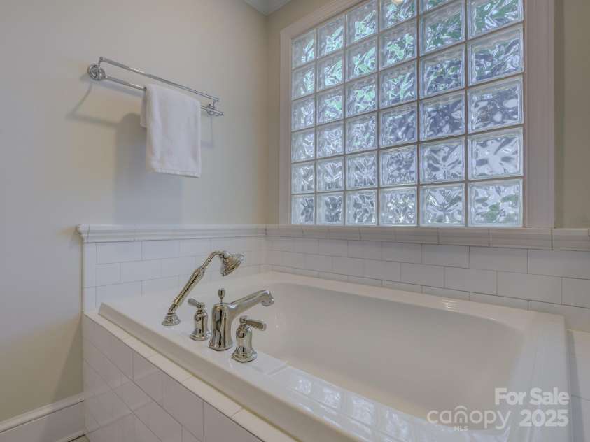 1069 Sedgefield Road, Charlotte, NC 28209.  MLS# CAR4256096, YatesRealty ID 15958. 