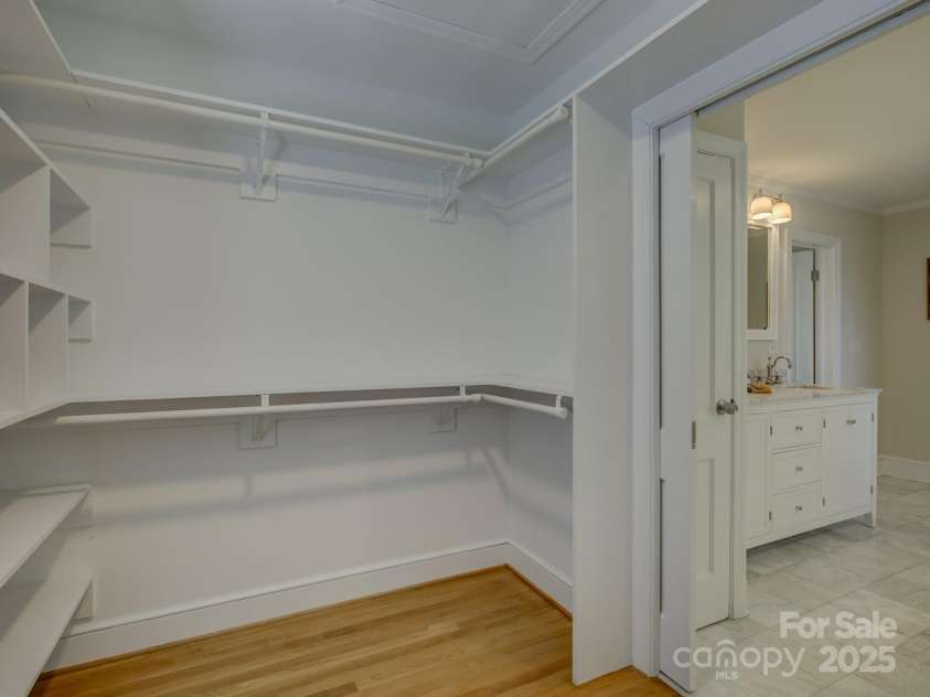 1069 Sedgefield Road, Charlotte, NC 28209.  MLS# CAR4256096, YatesRealty ID 15958. 