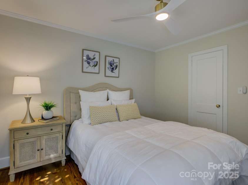 1069 Sedgefield Road, Charlotte, NC 28209.  MLS# CAR4256096, YatesRealty ID 15958. 