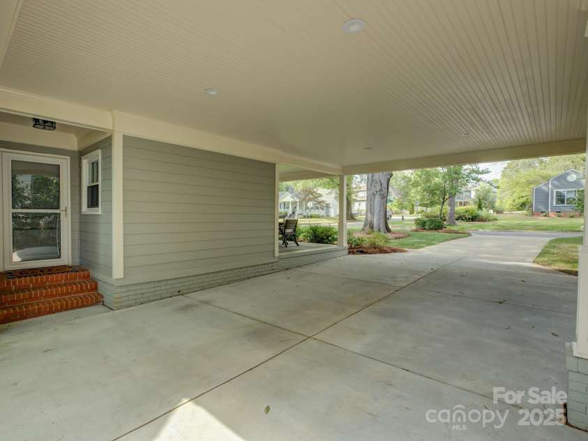 1069 Sedgefield Road, Charlotte, NC 28209.  MLS# CAR4256096, YatesRealty ID 15958. 