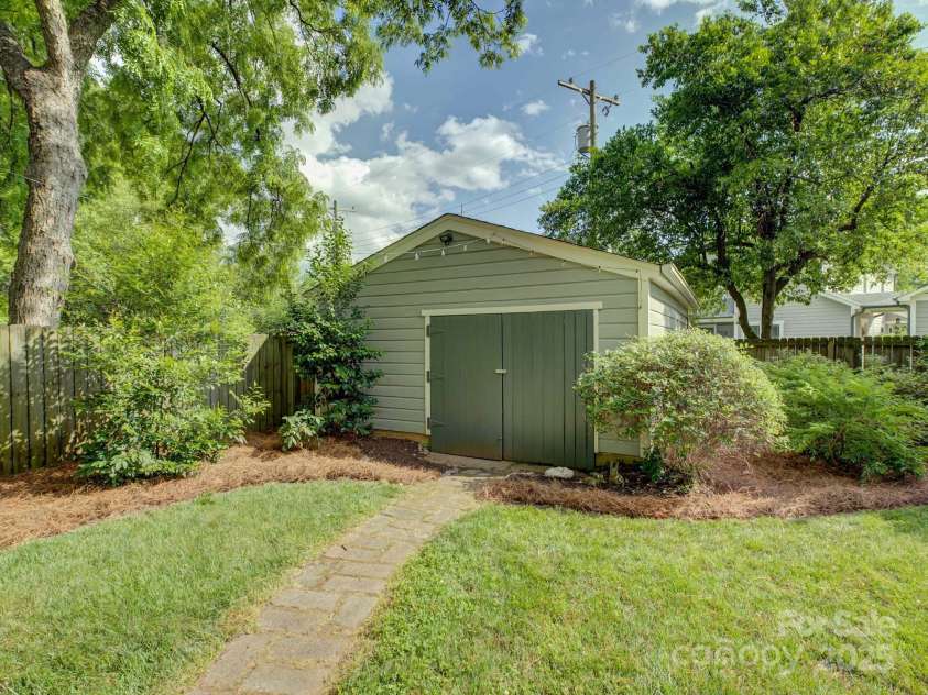 1069 Sedgefield Road, Charlotte, NC 28209.  MLS# CAR4256096, YatesRealty ID 15958. 