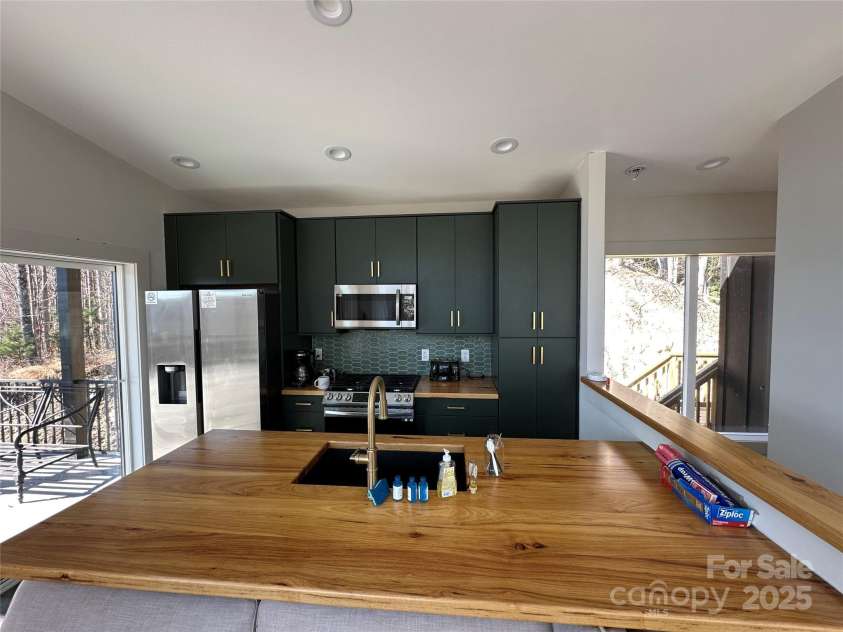 3149 Winter Hawk Lane, Lenoir, NC 28645.  MLS# CAR4255973, YatesRealty ID 15959. 