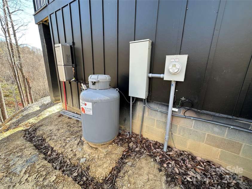 3149 Winter Hawk Lane, Lenoir, NC 28645.  MLS# CAR4255973, YatesRealty ID 15959. 